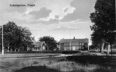 "Skolan hade nu fått större, ändamålsenligare och framförallt egna lokaler. Detta betydde mycket, för undervisningen och för skolan själv. Nu kunde man arbeta i lugn och ro”, skrev Josef Tunerstedt, som gick på folkhögskolan, om flytten till Fristad år 1923.