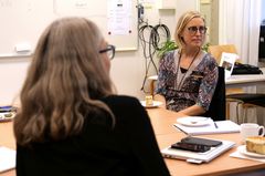 Linn Malmer, lärare på Måltidsbiträde och lokalvård, och Berit Román, rektor på Göteborgs folkhögskola.