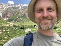 Trädgårdsmästare Johan Nilson är på insamlingsresa i Centralasien.