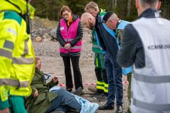 LIV2025 Besök på skadeplats - Helén Eliasson, regionstyrelsens ordförande, och Carl-Oscar Bohlin, minister för civilt försvar