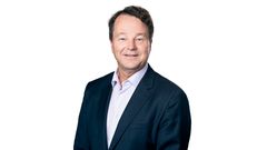 Porträttbild på Lars loftäng i mörk kostym