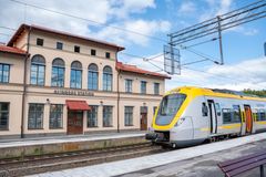 Strategi för utveckling längs Västra stambanan: fler spår, starkare stationssamhällen och hållbart resande som driver regional tillväxt.