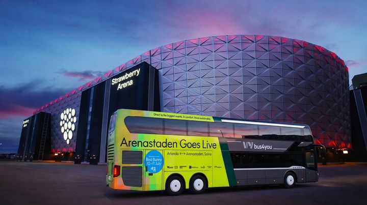 Vy bus4you framför Strawberry Arena