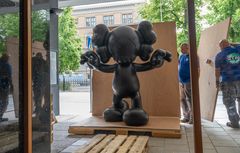 Konstverket anländer till Folkets Hus i Stockholm