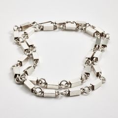 Halsband av Wiwen Nilsson