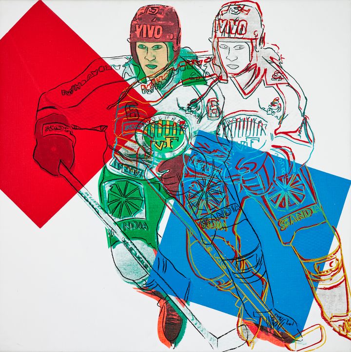 Andy Warhols ikoniska målning "Frölunda Hockey Player" från 1986 såldes till slutpriset 5 miljoner kronor på torsdagens The Modern Art & Design Sale.