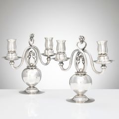 GEORG JENSEN. Kandelabrar för två ljus, ett par, sterlingsilver, Danmark 1933-1944. Design nr 324.