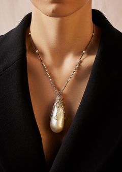 NECKLACE, platinum, Belle Èpoque, France, circa 1900, large oriental pearl 1
