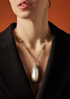 NECKLACE, platinum, Belle Èpoque, France, circa 1900, large oriental pearl 1