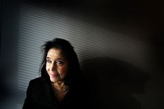 Kirsti Paakkanen (1929–2021) saved Marimekko and turned the brand into an international success. With her uncompromising sense of form, quality, and couture, she became one of Finland’s most influential business leaders. Now, Stockholms Auktionsverk presents The Kirsti Paakkanen Collection I, the first of three auctions featuring exclusive clothing, handbags, and shoes from her iconic wardrobe.