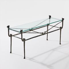 Diego Giacometti’s “Berceau”, modèle aux chats dates from the early 1970s and is distinguished by gently curved, cradle-like sides supporting an open and airy tabletop structure, crowned by stylized cat figures. Estimate: SEK 3–4 million.