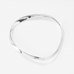 VIVIANNA TORUN BÜLOW-HÜBE. Torque necklace, sterling silver and moonstone, no. 74 19, design dated 1966, Swedish import marks.