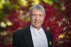 Porträtt på Peter Sköld, ceremonimästare för akademiska högtider vid Umeå universitet.