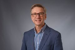 Porträtt av Magnus inomhus