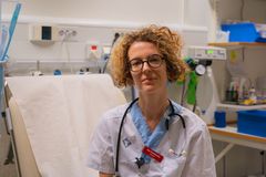 Porträttbild på Anna Chmielewska i sjukhusmiljö.