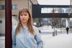 Porträtt på kvinna utomhus