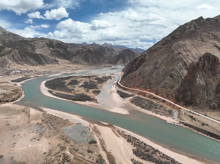 Photo of river surrounded by mountains