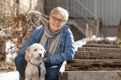 Photo of Benedicte Albrectsen together with a dog
