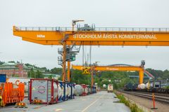 Kranarna på Årsta kombiterminal. Green Cargo tar över driften på Jernhusens anläggning från 1 oktober 2026.