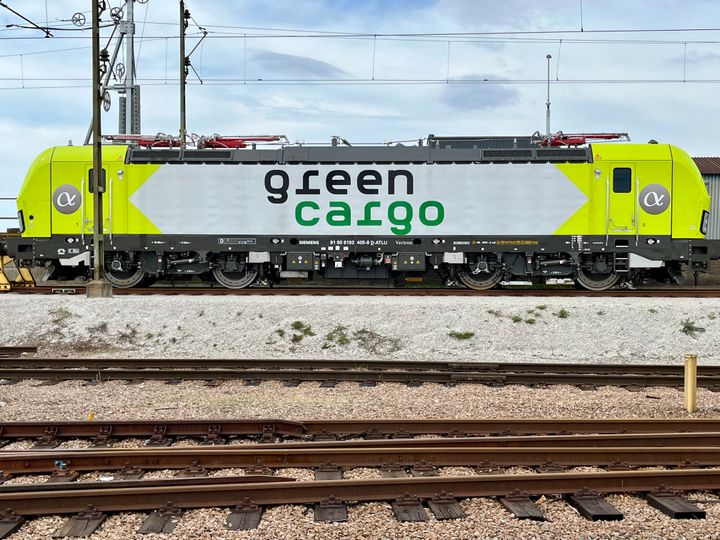 The first of ten new Vectron locomotives has arrived in Malmö.