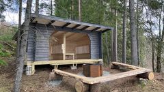 Vindskydd och grillplats