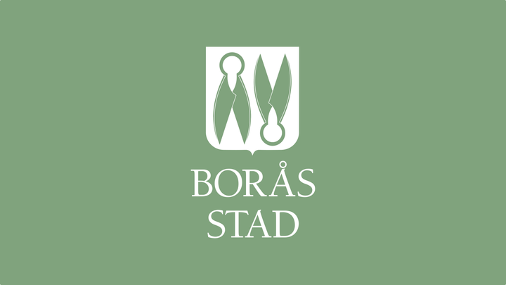 Borås Stads logotyp i vitt med grön botten