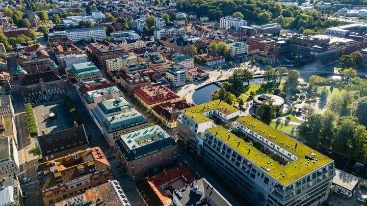 Drönarfoto på Borås centrum med Viskan och Stora tortet