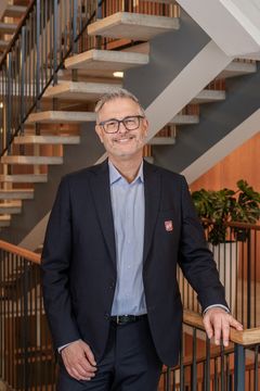 Robert Brikic porträtterad i halvfigur