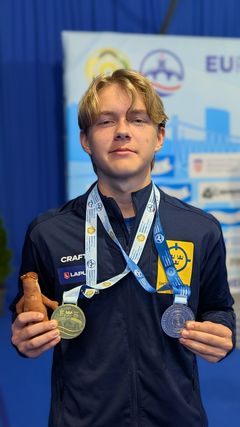 Emil Thomsson med sitt EM-silver och EM-guld