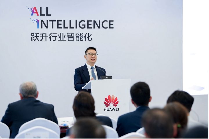 York Yue, Vice President of Huawei, CEO of ISP & OTT BU, delivering a speech