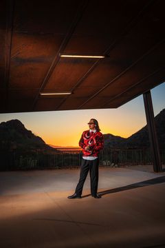 Jeremy Donavan Arviso är en designer och entreprenör baserad i Phoenix, Arizona, med rötter i diné, hopi, pima, tohono o’odham. Han har bland annat figurerat som curator för utställningen Native American Fashion som visas på Världskulturmuseet i Göteborg.