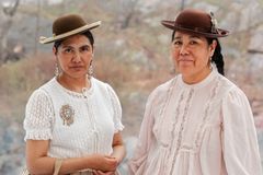 Konstnärsduon, systrarna Ticona på Världskulturmuseet där de arbetar med sin installation.