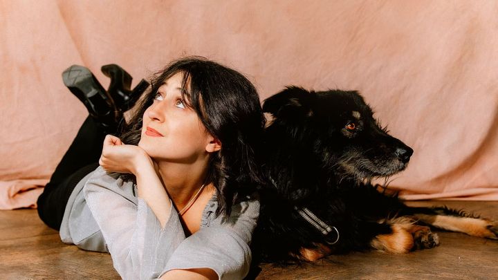 Ania är en av de fjorton unga svenska judar som medverkar i utställningen @stoltjude som visas på Forum för levande historia.