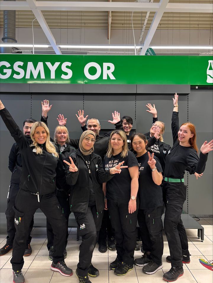 ÖoB Backaplan-teamet. Bakre rad från vänster: Asim Slamsa, Mia Johansson, Rami Jewarjis, David Svensson, Clarie Niklasson. Främre raden från vänster: Veronica Tisell, Rafa Abdal Hasan, Silvana Ahmed, Peck har See och Vilma Kjellberg.