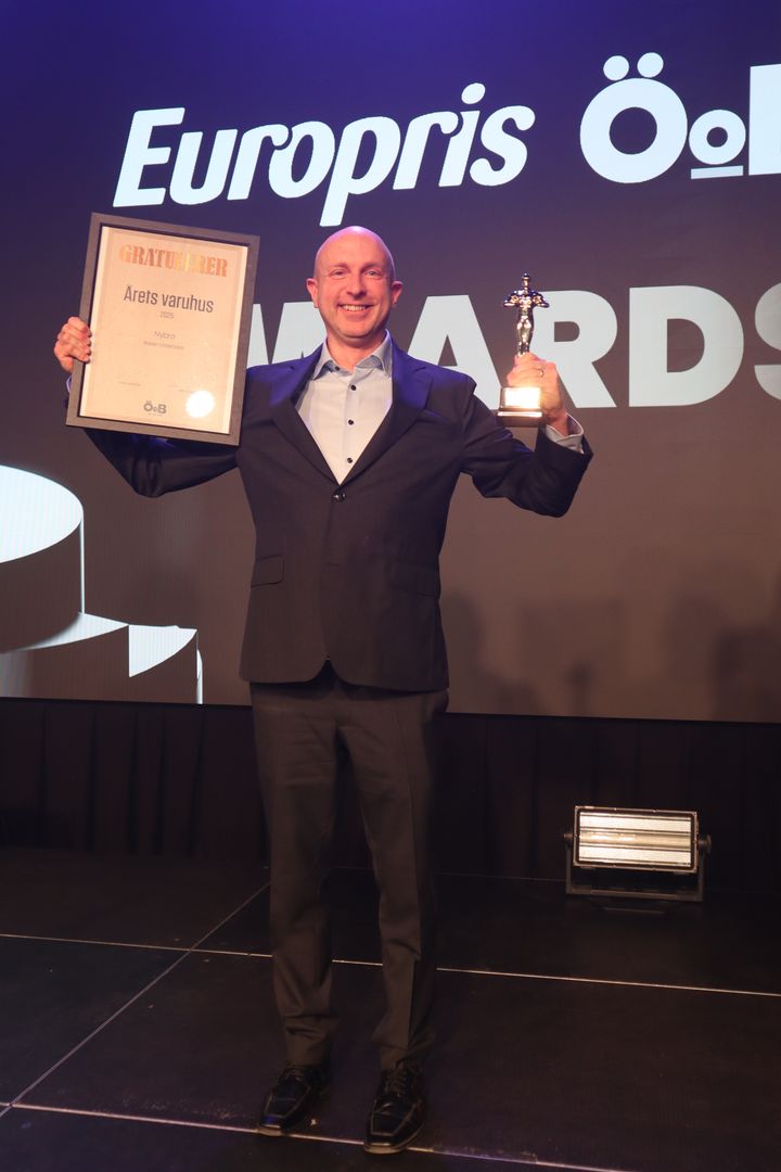 En välförtjänt utmärkelse: Varuhuschef Jesper Lindersson från ÖoB Nybro är mycket nöjd och stolt över sitt team.
