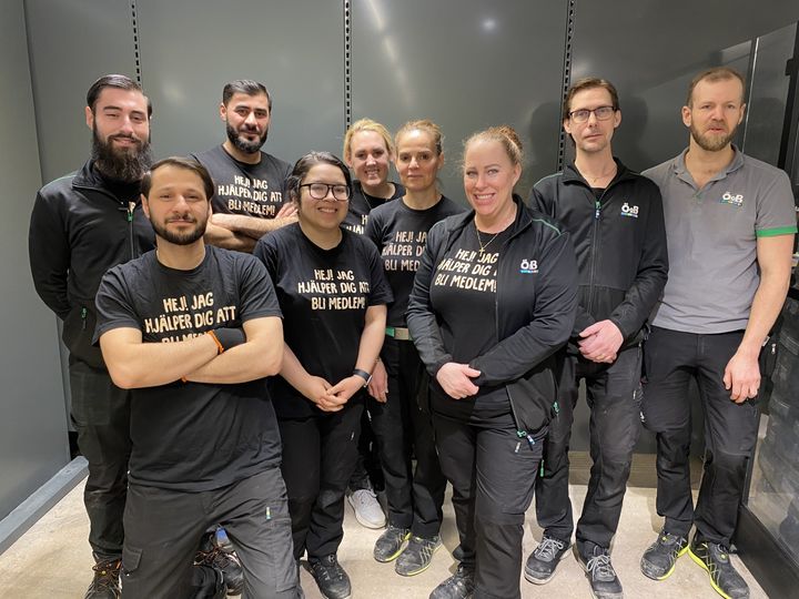 ÖoB Frölunda-teamet: Bakre rad från vämster: Kevin, Hekim, varuhuschef Jasmine Nyström, Medine, Hans och Viktor. Främre rad från vänster: Shimal, Lindsay och Helena Frånvarande: Senija och Rokosh.