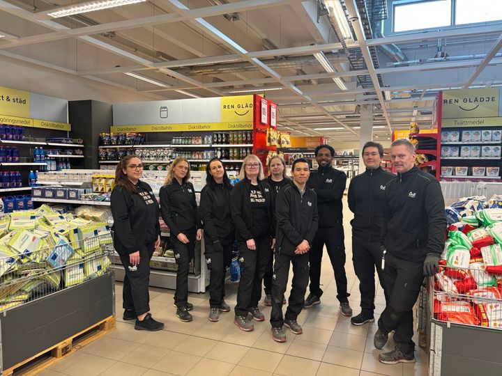 ÖoB Haninge-teamet. Från vänster: Eva Saliow, Therese Parmhed, Rebecca Lundgren, Helene Björk, Marja Oravala, Dawood Husseini, Nahom Bereketab, Alexander Engman och Roger Stenlund.