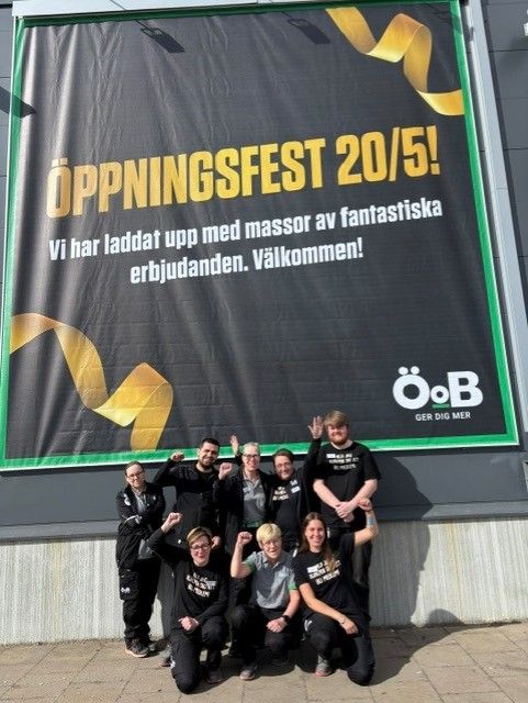 ÖoB Trollhättan-teamet: Bakifrån vänster: Mary Andreasson, Endi Meha, Anette Eriksson Gillberg, Merima Vehabovic och Pontus Almqvist. Framifrån vänster: Felicia Toro Lundgren, Jeanette Andersson och Mensiha Barakovic.