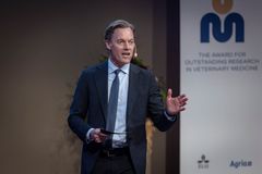 David Haak, vd i Agria, vid utdelningen av Stora Veterinärmedicinska forskningspriset.