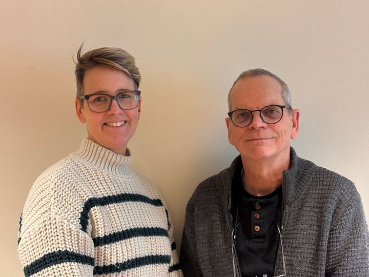 Lina Roth och Per Jensen ska undersöka beteendeproblem hos svenska hundar.