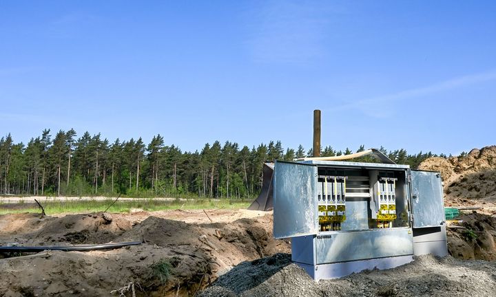Här växer Åhus nya industriområde fram med ny kraft från C4 Energi. I utbyggnaden av elnätet läggs nästan sju kilometer kabel och två nya nätstationer ska uppföras.