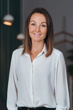 Porträtt av Anna Svensson, operativ chef för affärsutveckling och kommersiellt på OBOS.