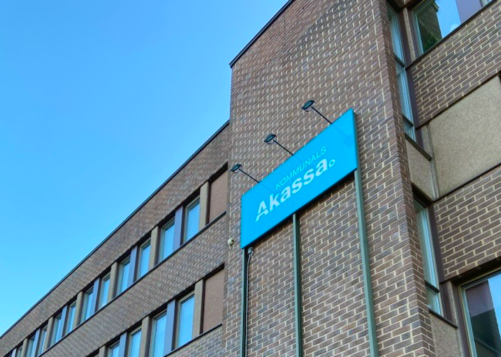 Byggnad med en skylt där det står "Kommunals A-kassa".