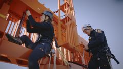 Luftfartsverkets medarbetare utför planerat underhåll på en radaranläggning.