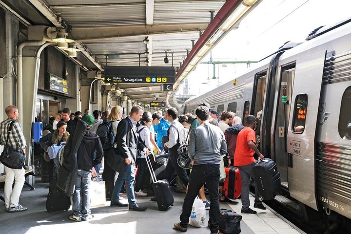 Resenärer på Stockholms centralstation.