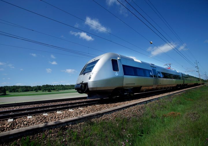 SJ 3000-flottan ska utrustas med satellituppkoppling för en snabb och stabil internetuppkoppling ombord som inte är beroende av mobiltäckningen längs spåren.