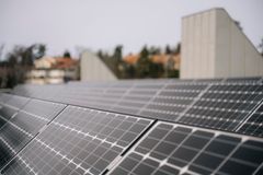 Solceller på Kästaskolan i Huddinge.