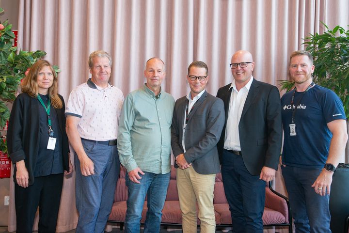 Från vänster: Frida Gustafsson, Huddinge Samhällsfastigheter, Christer Olsson, COBAB, Björn Wiklund, Huddinge Samhällsfastigheter, Martin Junblad, COBAB, Håkan Lindblom, Huddinge Samhällsfastigheter, Martin Holmström, COBAB.