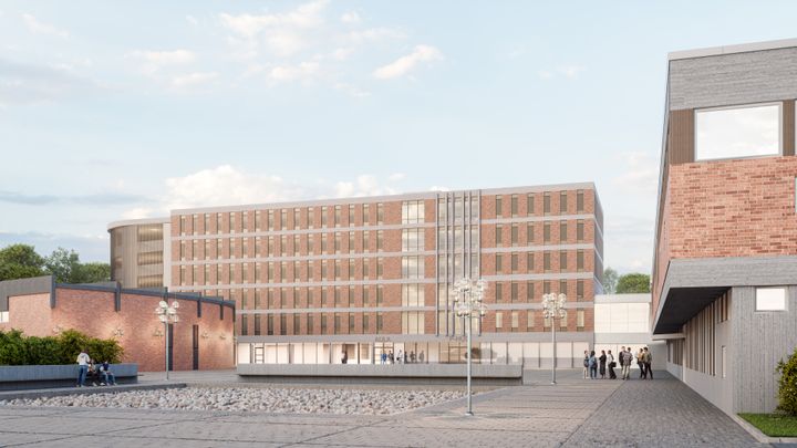 Vy%20%F6ver%20Gymnasietorget%20med%20ett%20modernt%20parkeringshus%20sett%20rakt%20framifr%E5n.