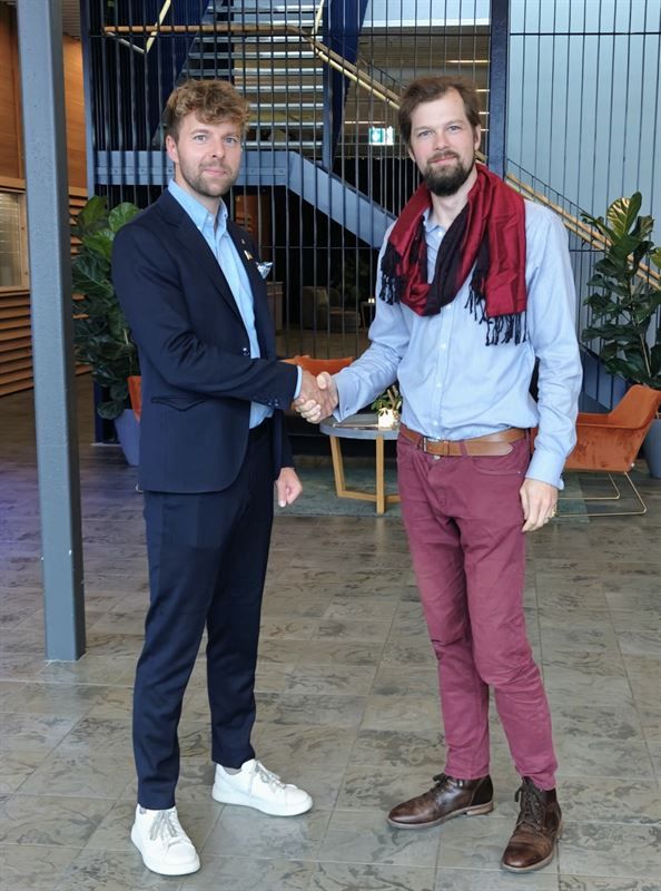 Filip Zackrisson (L), ordförande i Utbildnings- och arbetsmarknadsnämnden, Varberg, och Axel Storckenfeldt (M), ordförande i nämnden för Gymnasium & Arbetsmarknad, Kungsbacka.
